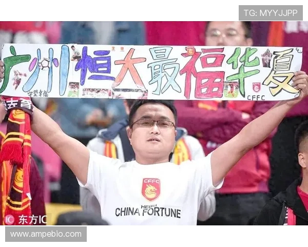 米兰与里昂激情对决中国赛场球迷热情高涨期待精彩瞬间